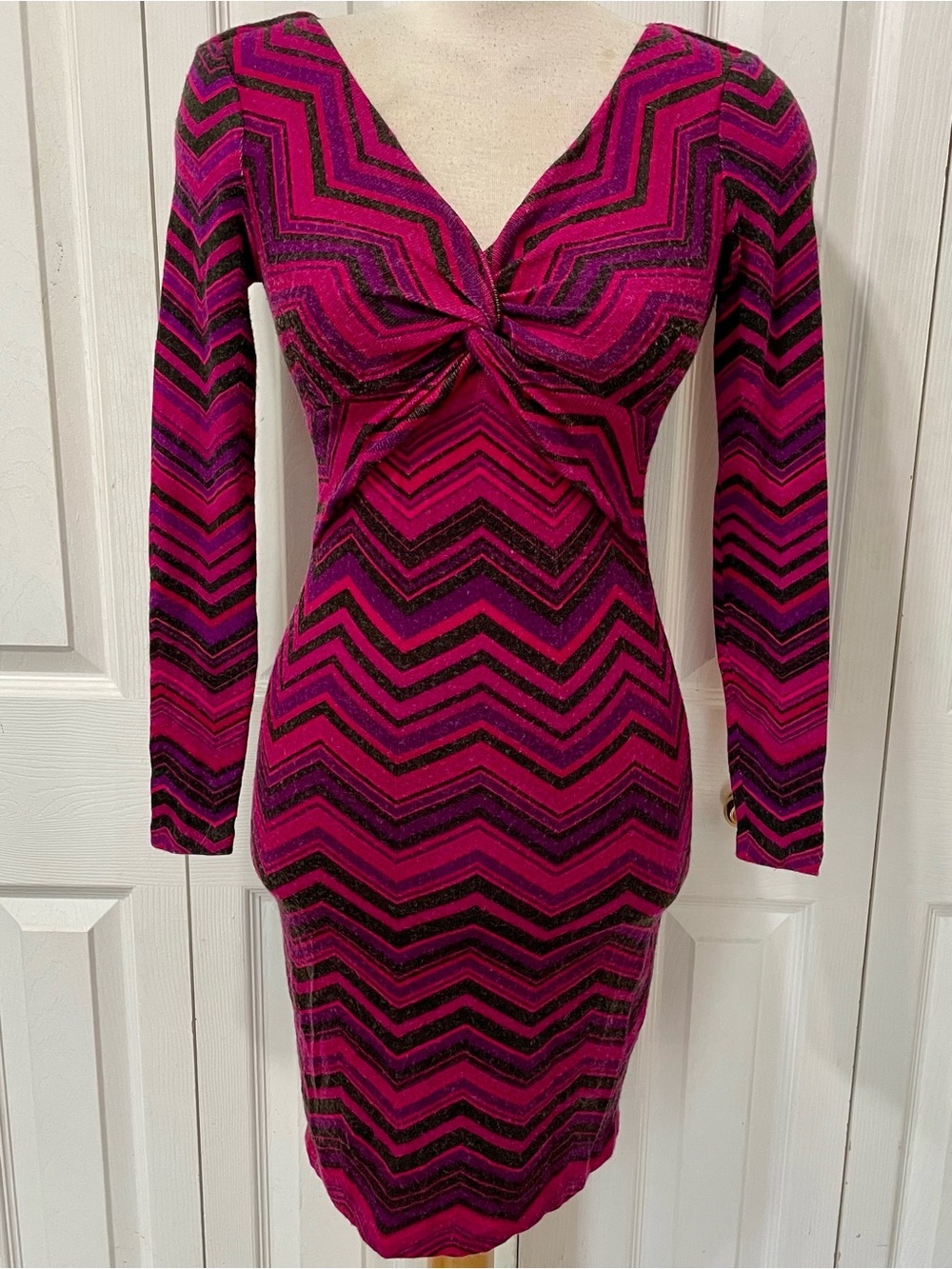 Cache Y2K Fuchsia Chevron Twist-Front knit Long Sleeve Dress